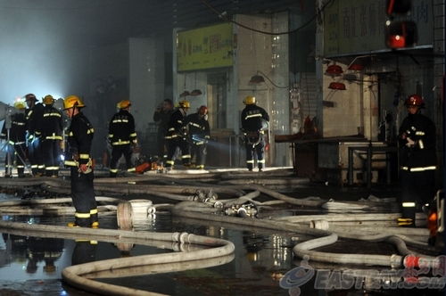 上海最大農(nóng)產(chǎn)品批發(fā)市場(chǎng)突發(fā)火災(zāi)，致6人遇難，安全警鐘再鳴